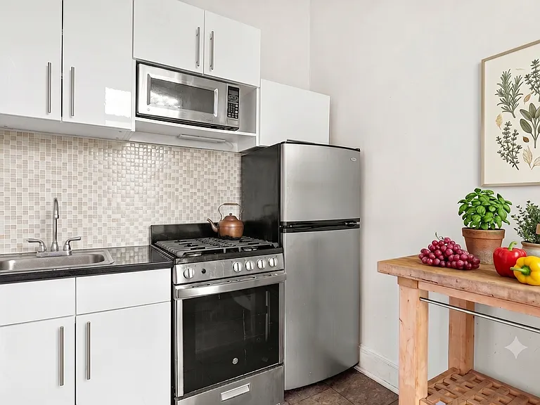 145 Halsey St #3 — Photo 5