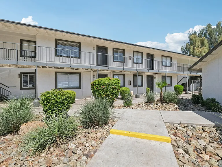 Mariposa Flats — Photo 27