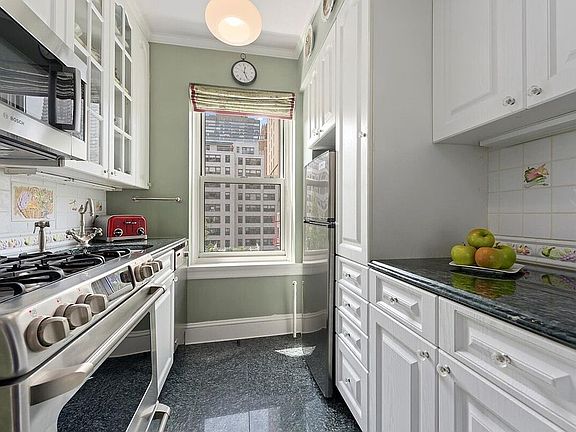 5th image of 400 E 52nd St APT 8G