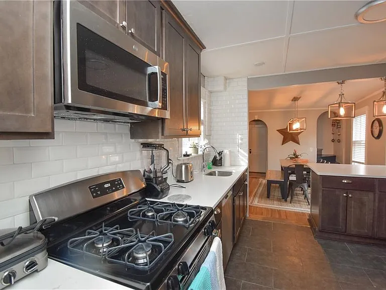16 Vaughan Ave #2 — Photo 43