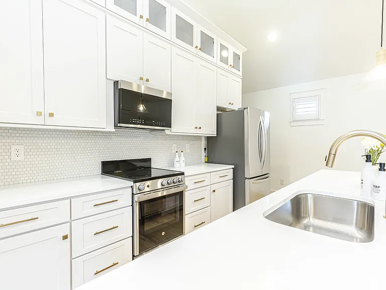 2213B Belmont Blvd — Photo 8