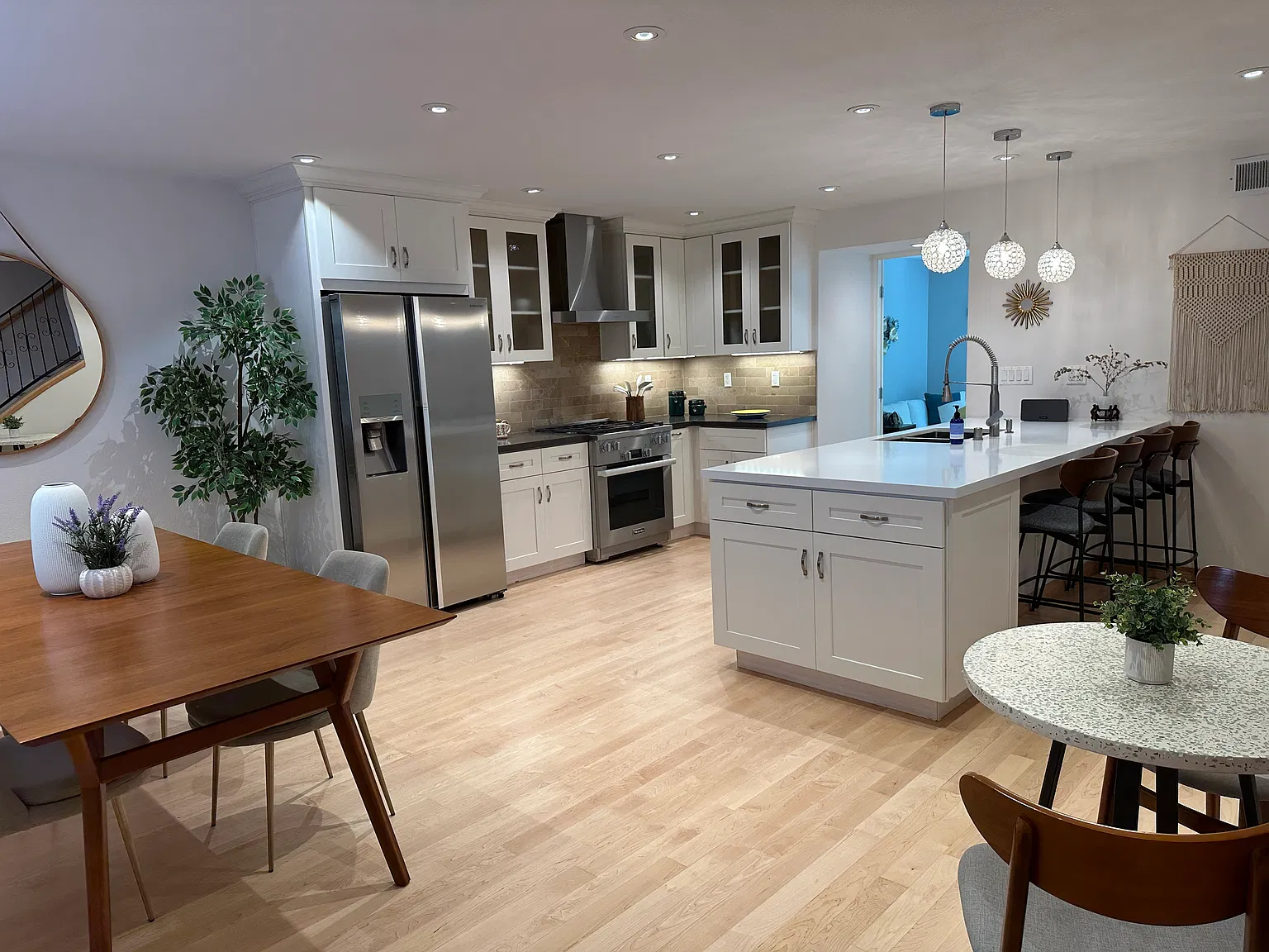 3 bed, 1656 sqft, $7,260 — Photo 2