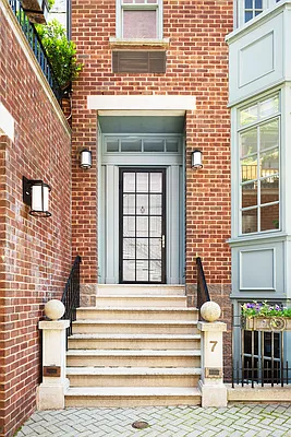 Rented by Compass | media 41