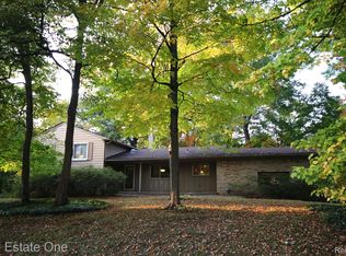 29015 Summerwood Rd, Farmington Hills, MI