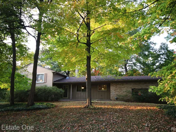 29015 Summerwood Rd, Farmington Hills, MI 48334