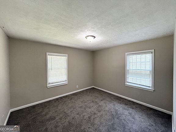 3rd image of 2932 Diana Dr SW