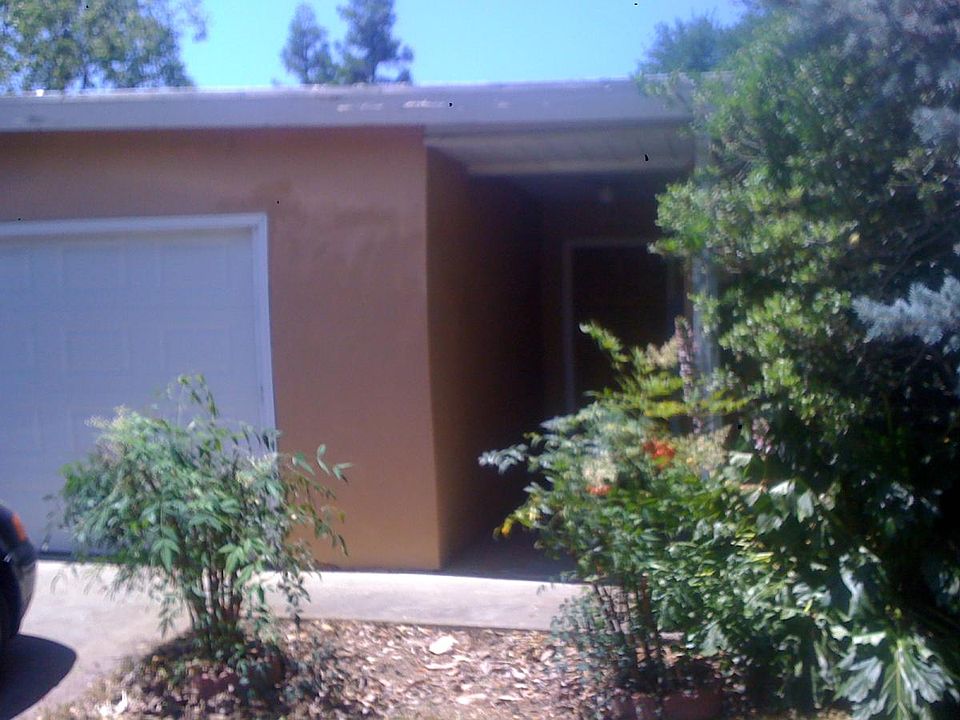 2nd image of 1105 Chestnut Ln
