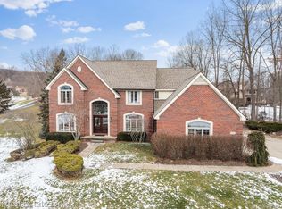 9480 Spruce Run, Brighton, MI 48114