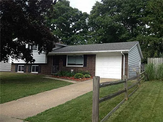 407 Shrewsbury Dr photo 1