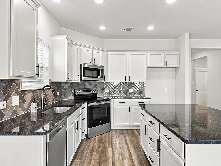 2827 Fox River Dr — Photo 7