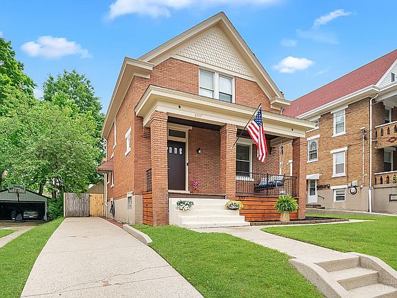 3rd image of 3717 Lovell Ave
