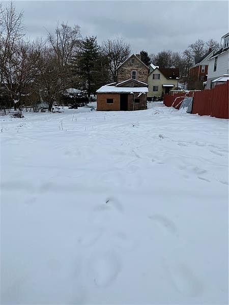 2nd image of 1811 Beech St