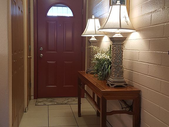 Entryway w/Large CA Closet