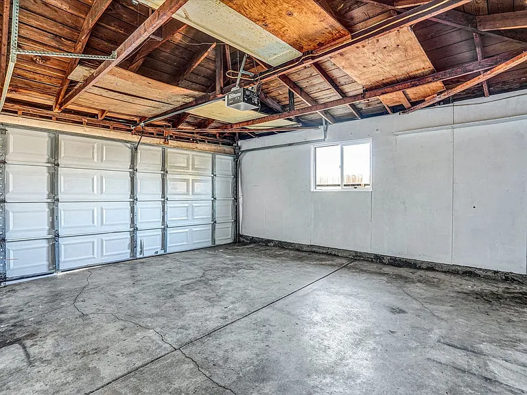 452 Wilshire Ave — Photo 27