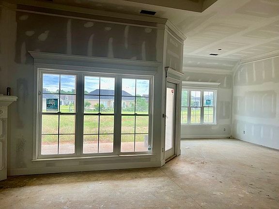 5th image of 122 Hillgrove Ln