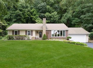 116 Pinewood Trl, Trumbull, CT 06611