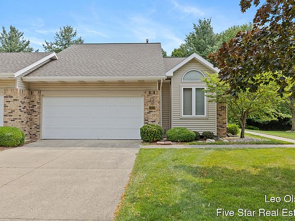 2nd image of 2220 Meadowglen Dr NE #7