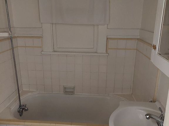 4th image of 40 Alamitos Ave #109