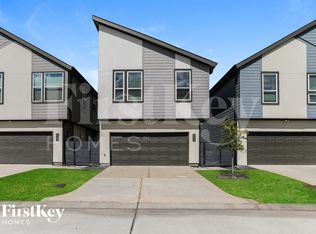 333 N Centro Cir, Shenandoah, TX 77385