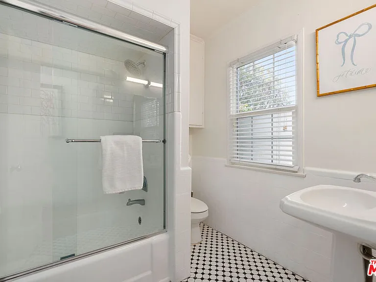 9645 W Olympic Blvd #1/2 — Photo 14