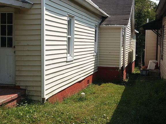 4th image of 406 James Ave