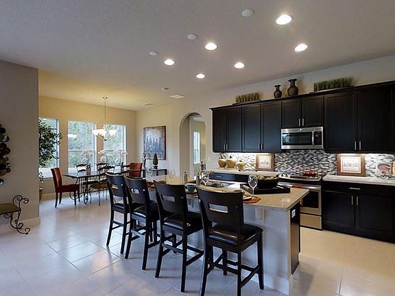 4th image of 834 Creekwood Dr