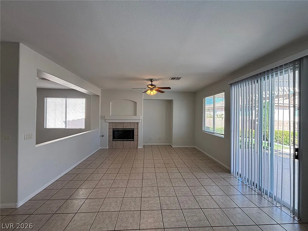 4 bed, 3.0 bath, 3014 sqft, $3,295 — Photo 4