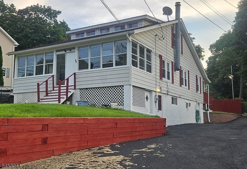 1st image of 34 Outlook Ave