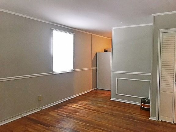 3rd image of 624 N Tremont Dr