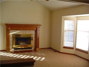 4th image of 824 NE Bristol Dr