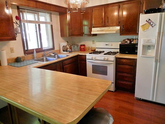5th image of 134 W 3rd St