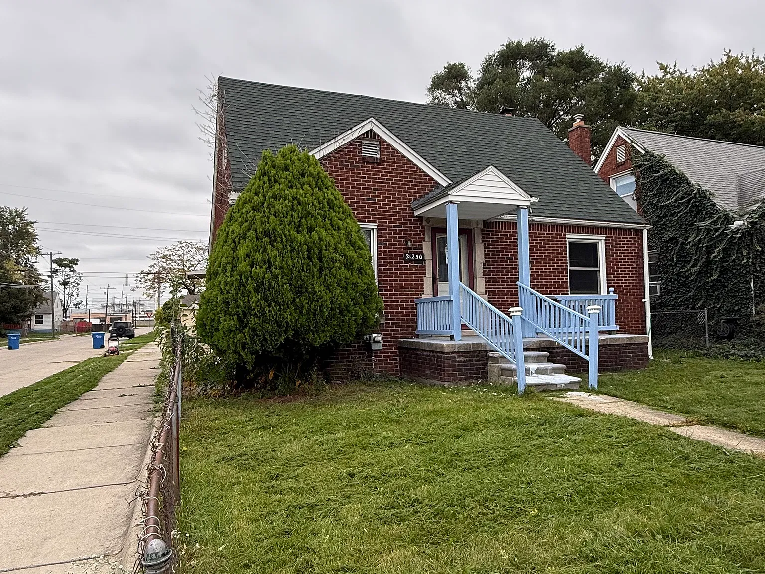 3 bed, 1400 sqft, $1,400 — Photo 2