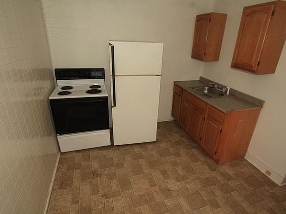 4th image of 310 Depot St