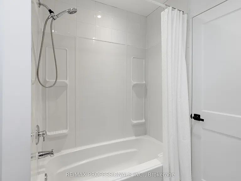 105 Cavell Ave — Photo 37
