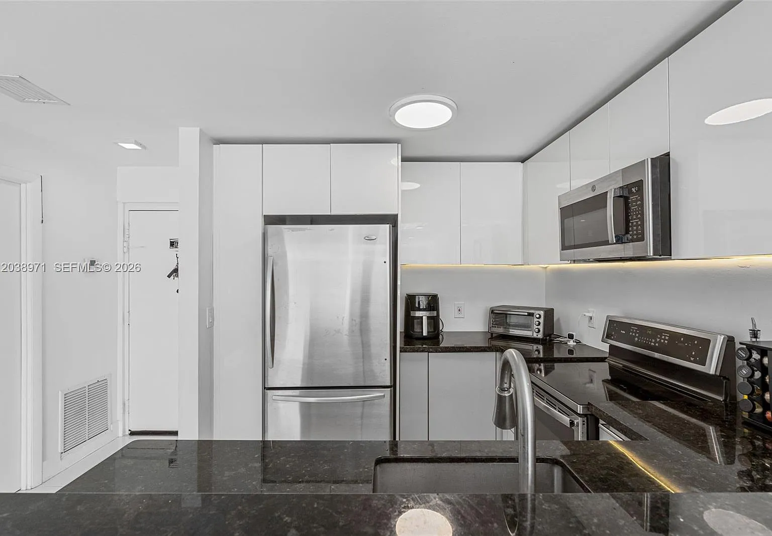 Clinton Condo — Photo 4