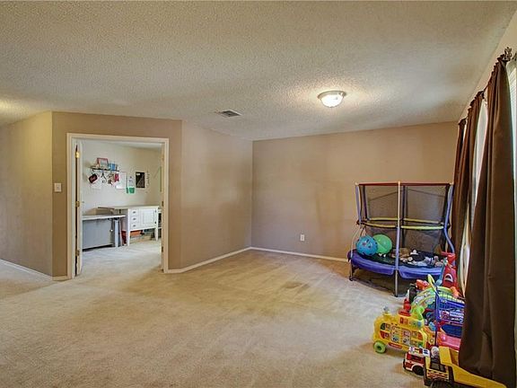 3rd image of 4605 Waterford Dr