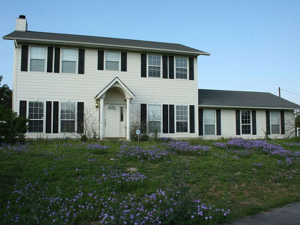 1st image of 3218 Oak Hollow Dr