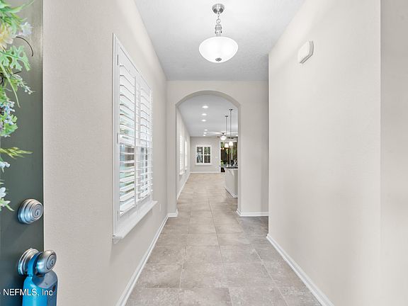 3rd image of 586 DRYSDALE Drive