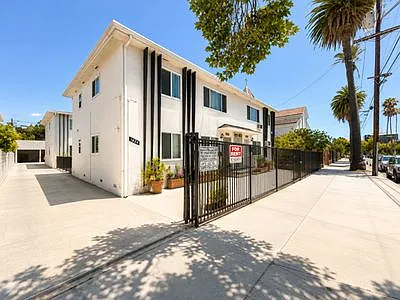 1624 N Alexandria Ave #4