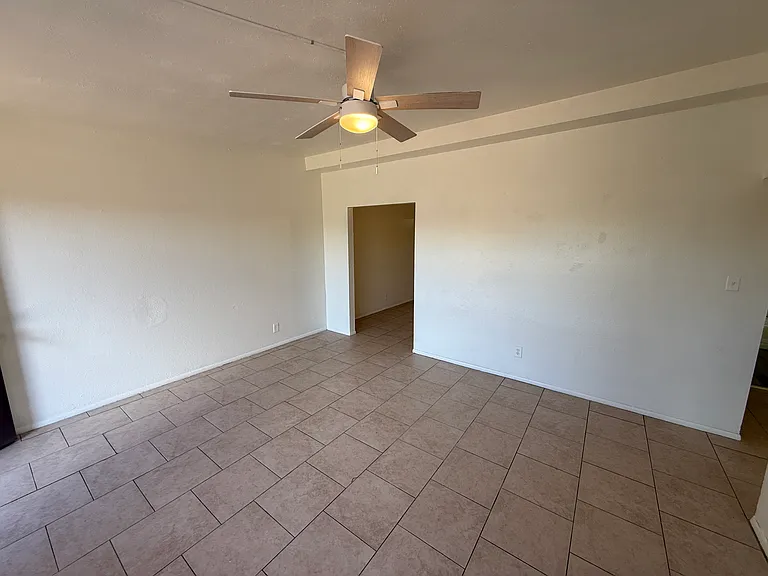 3839 W Hazelwood St #5 — Photo 5