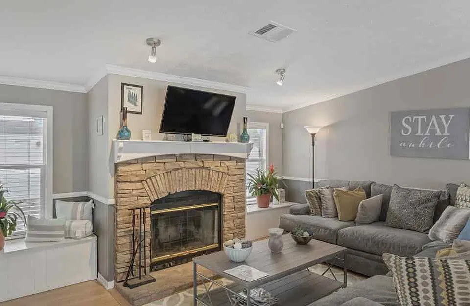 Woodland Estates (FL)