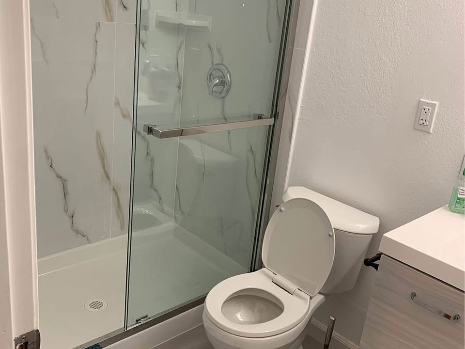 1st image of 40176 Leslie St #3