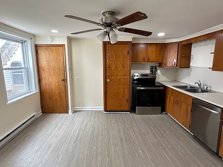417 Main St #2 — Photo 5