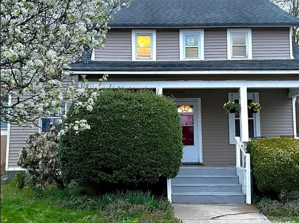 5 3rd Avenue, Huntington Station, NY 11746