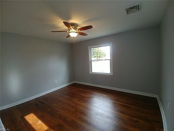 3rd image of 130 Shea St