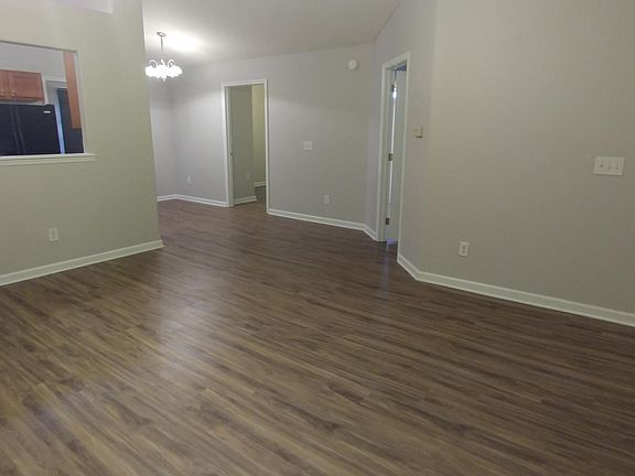 2nd image of 127 Baybrook Cir