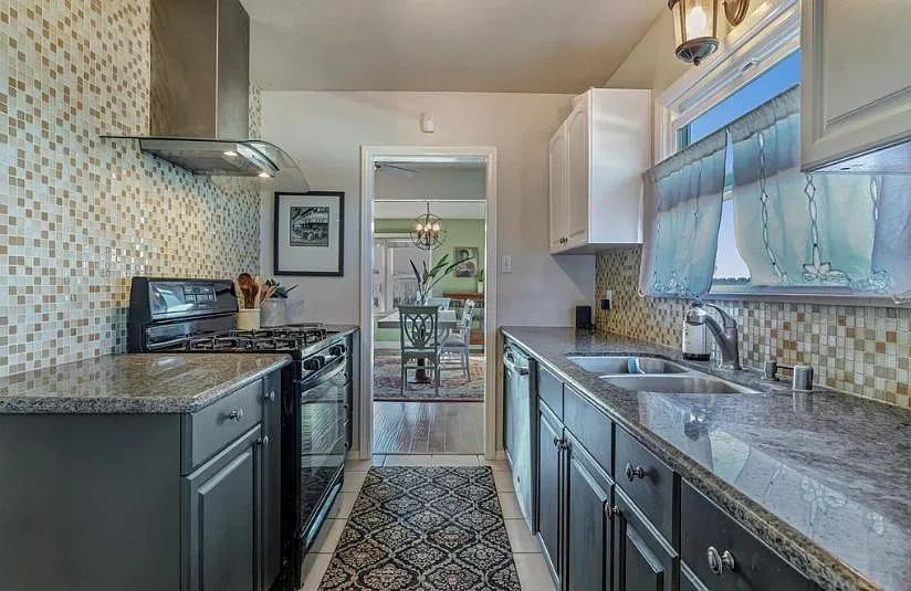 W 5th Ave, Escondido — Photo 2