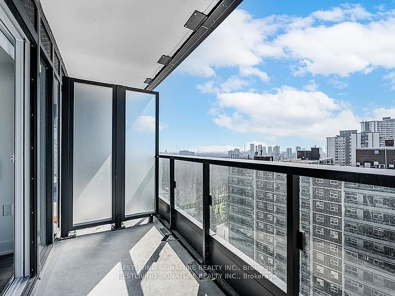 585 Bloor St E #1521 — Photo 24