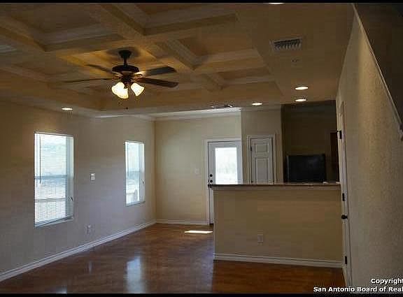 Light, Bright, Open floor plan w/, ceiling fan