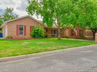 1016 Jasmine Dr, Floresville, TX 78114